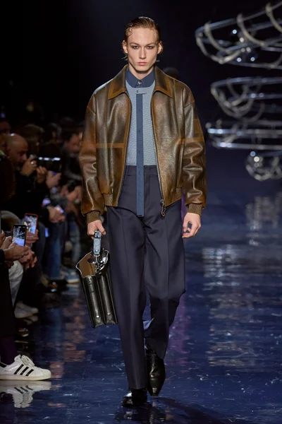 Look 15